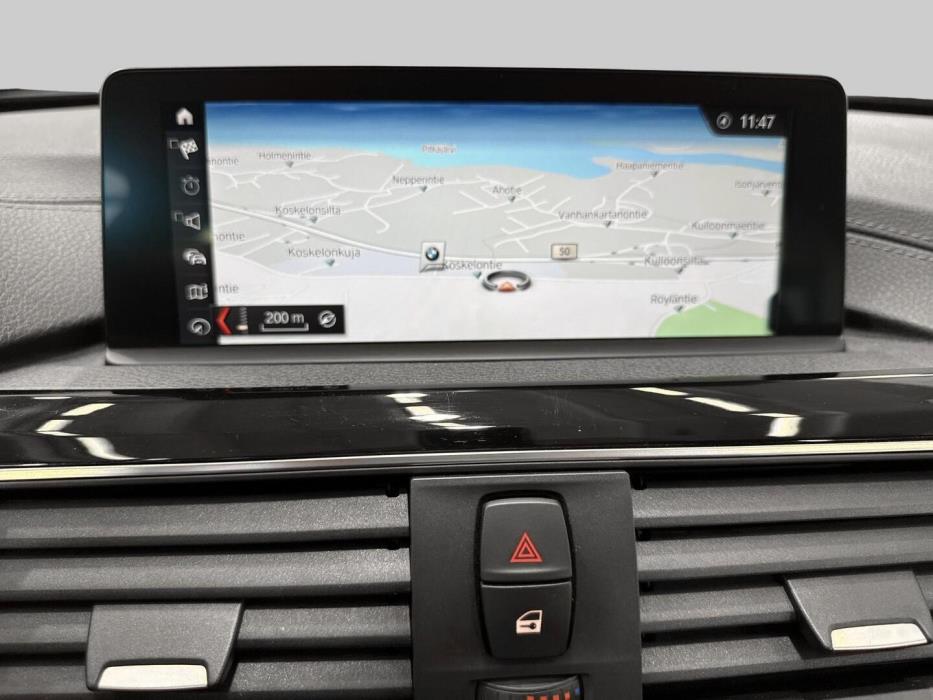 BMW 330 2018