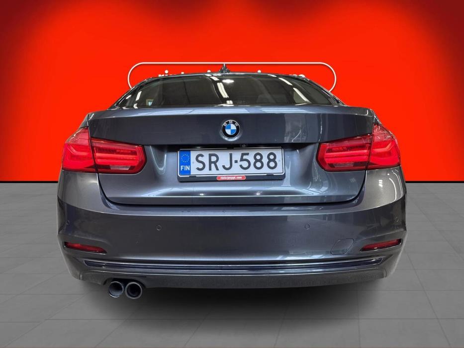 BMW 330 2018