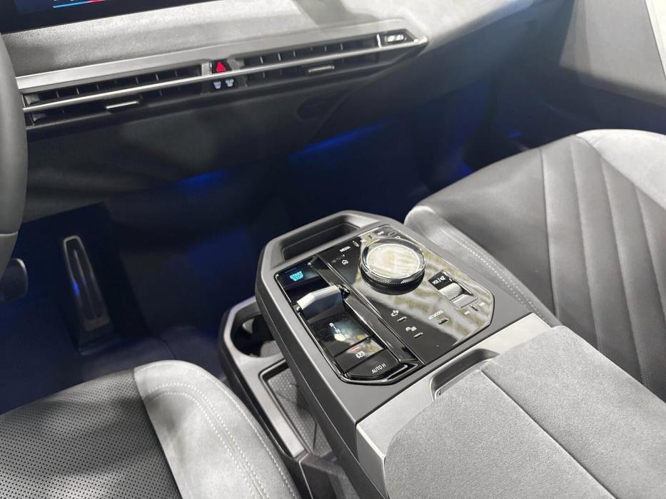BMW IX 2025