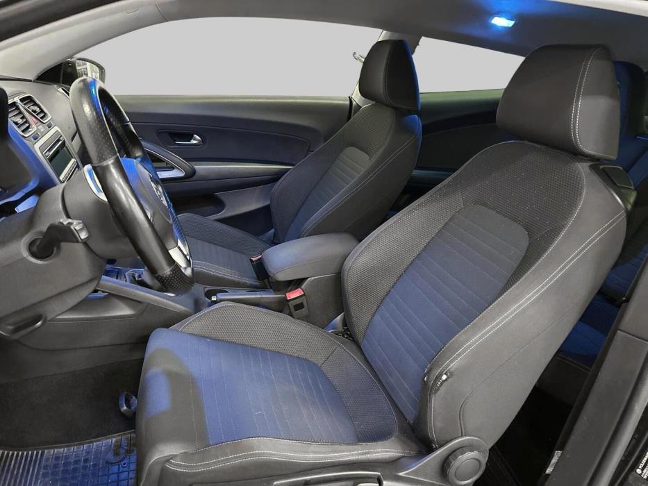 VOLKSWAGEN Scirocco 2011
