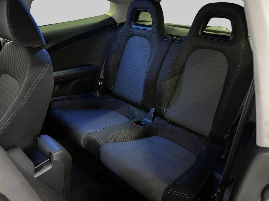 VOLKSWAGEN Scirocco 2011