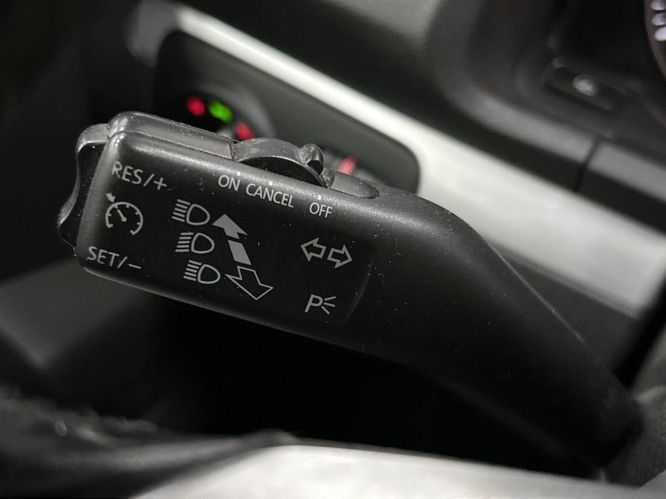 VOLKSWAGEN Scirocco 2011