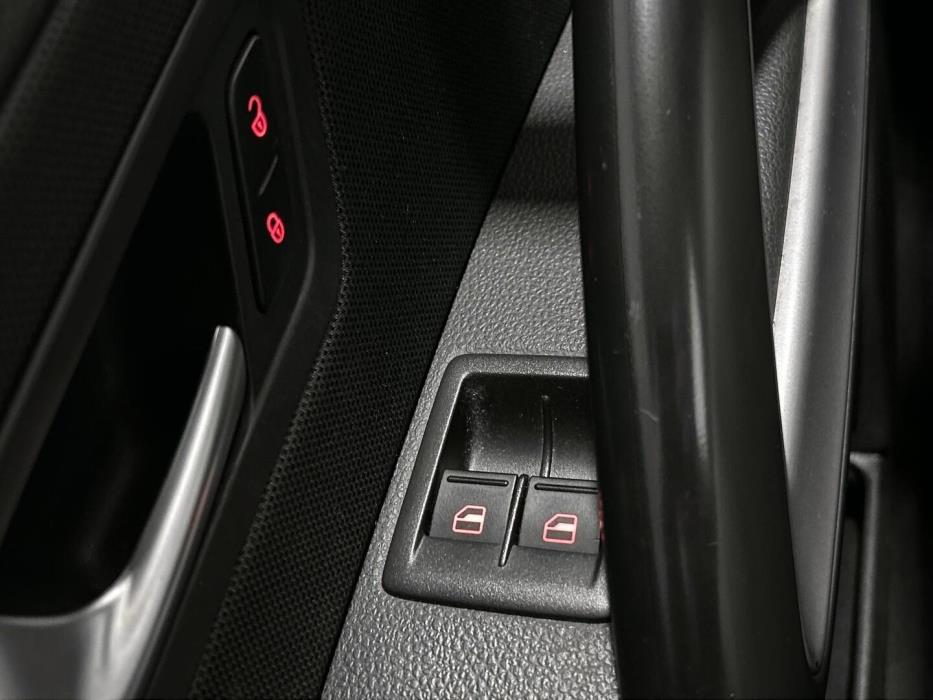 VOLKSWAGEN Scirocco 2011