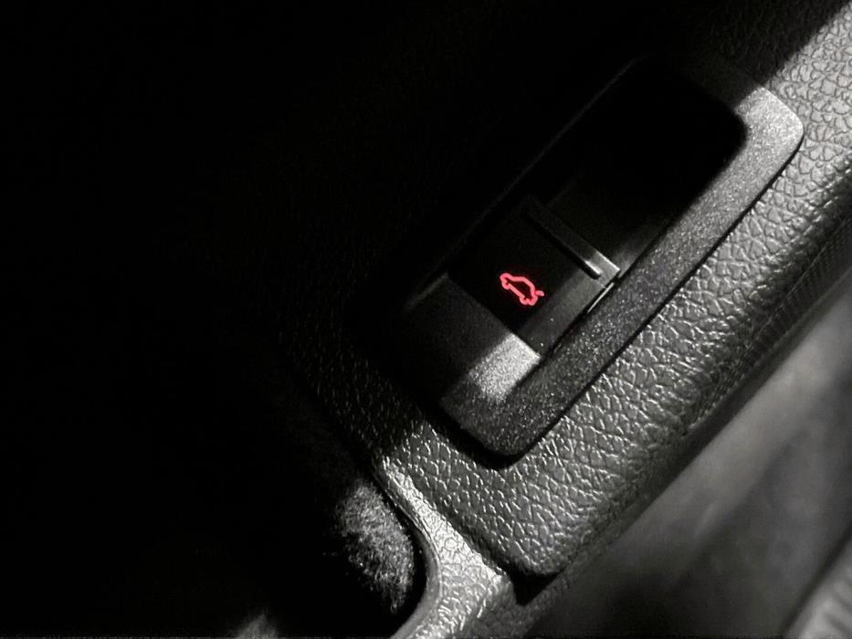 VOLKSWAGEN Scirocco 2011