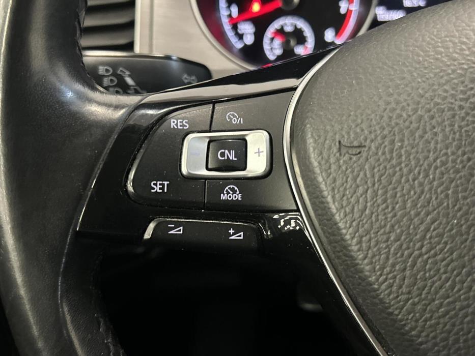 VOLKSWAGEN Golf Sportsvan 2015