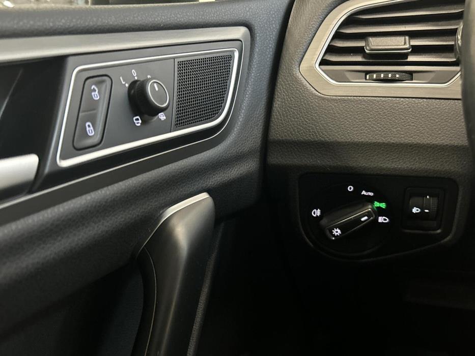 VOLKSWAGEN Golf Sportsvan 2015