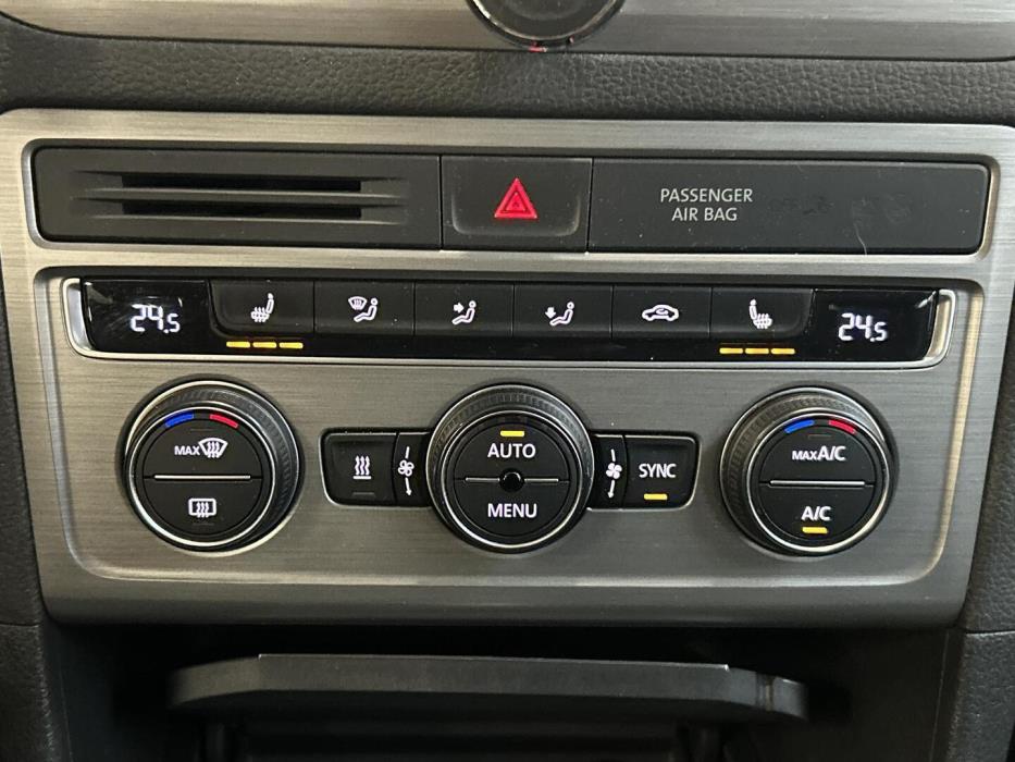 VOLKSWAGEN Golf Sportsvan 2015