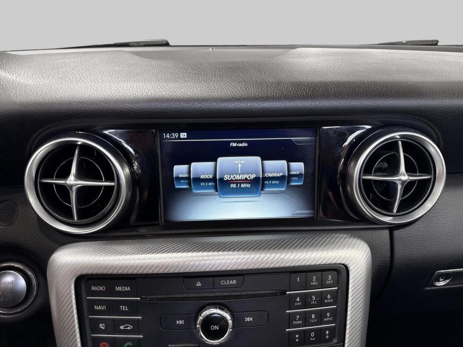 MERCEDES-BENZ SLC 2017