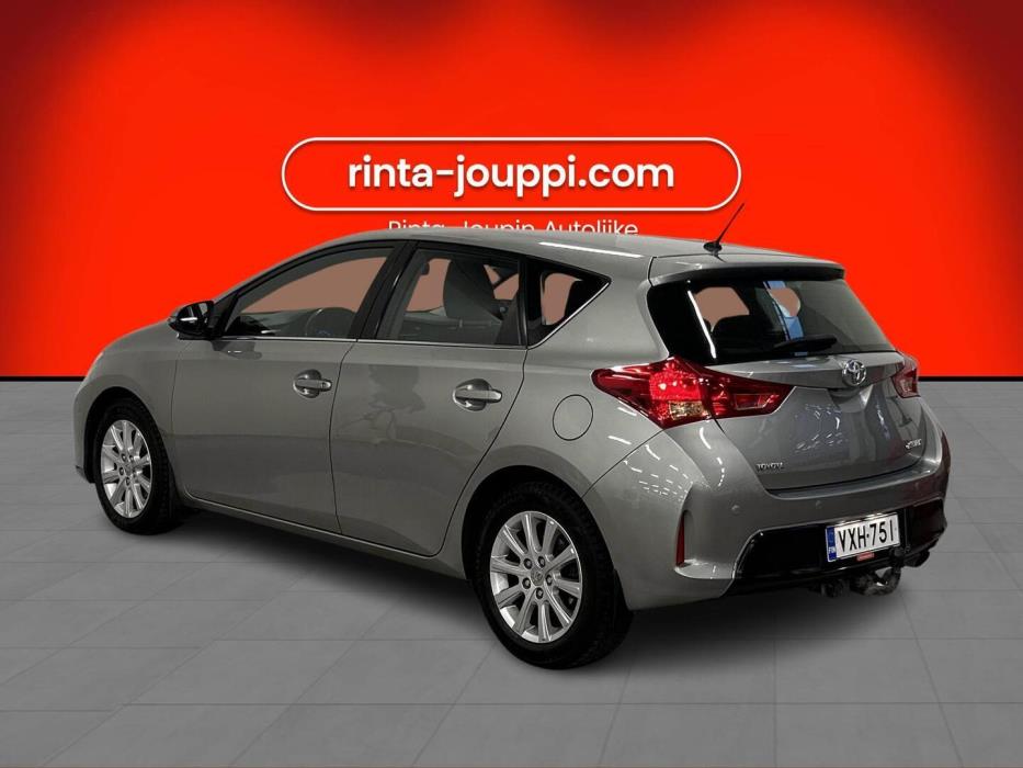 TOYOTA Auris 2013