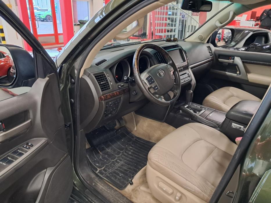 TOYOTA Land Cruiser V8 2008