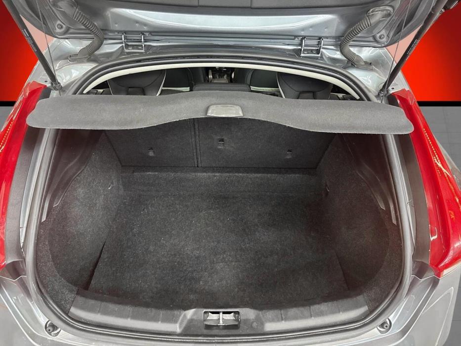 VOLVO V40 2019