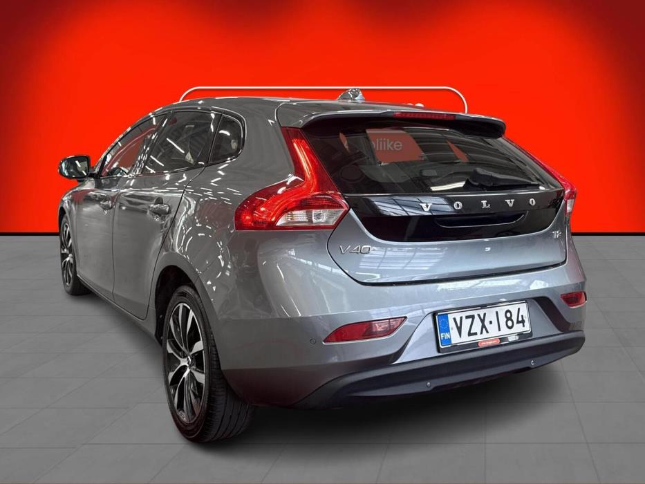 VOLVO V40 2019