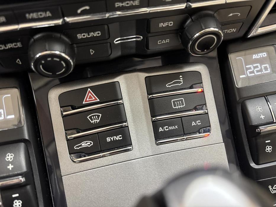 PORSCHE Panamera 2013