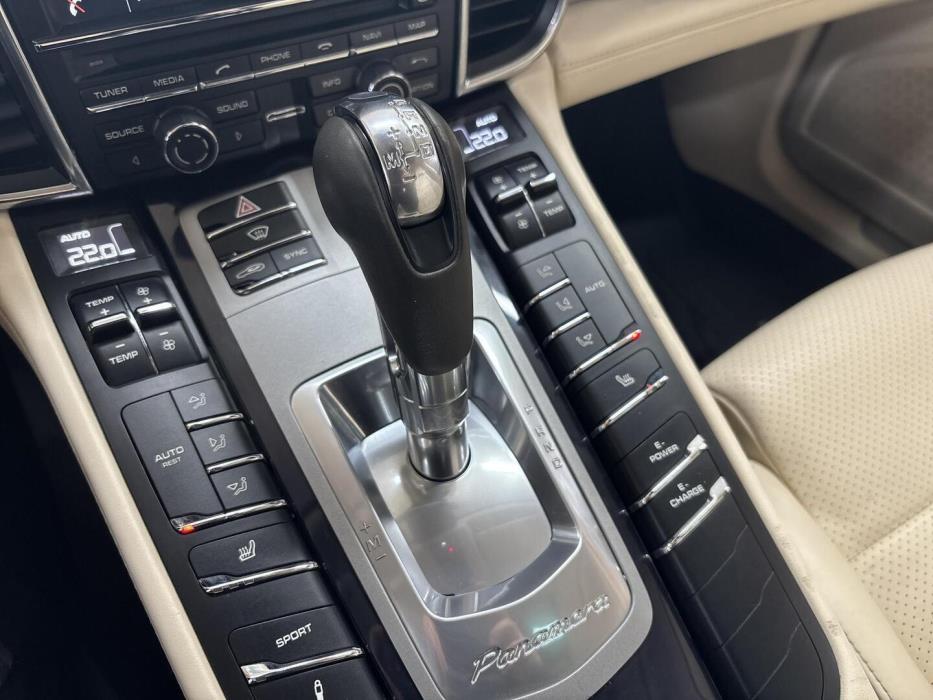 PORSCHE Panamera 2013