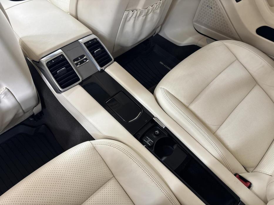 PORSCHE Panamera 2013
