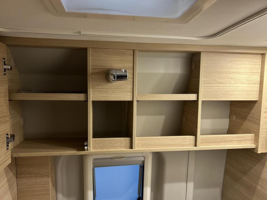 ROADCAR VAN R 640 2023