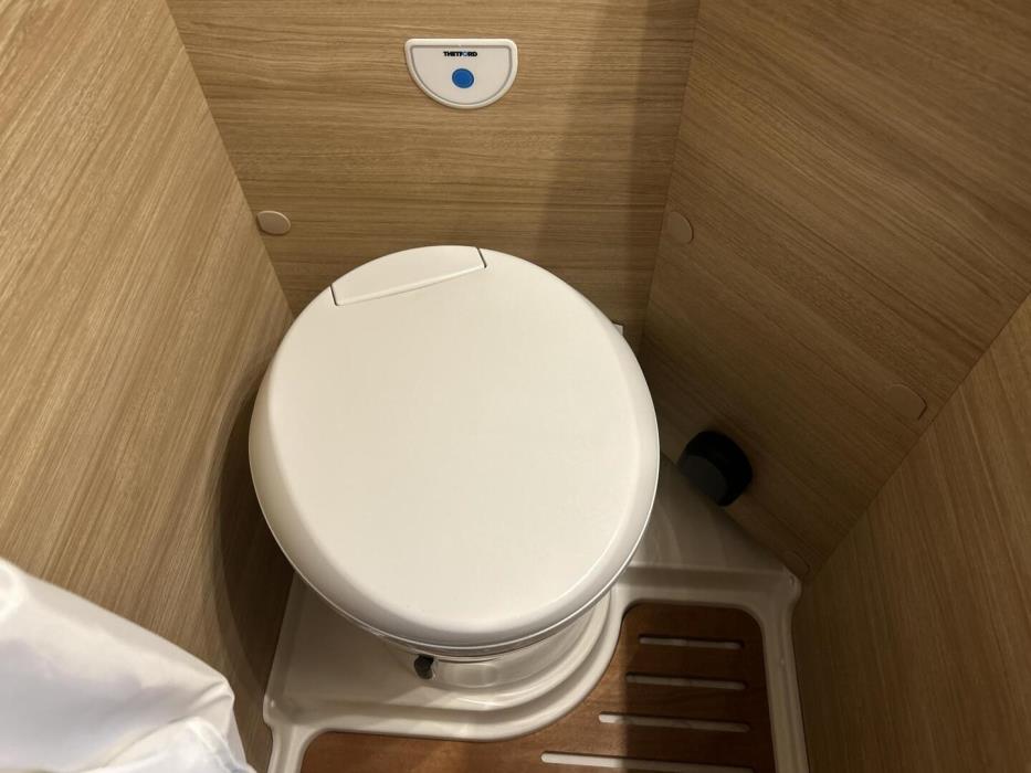 ROADCAR VAN R 640 2023