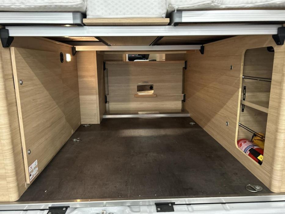 ROADCAR VAN R 640 2023