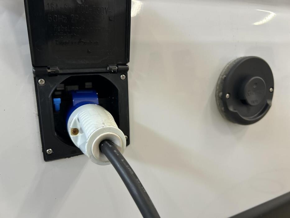 ROADCAR VAN R 640 2023