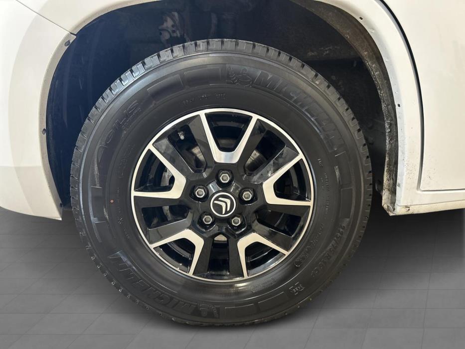 ROADCAR VAN R 640 2023