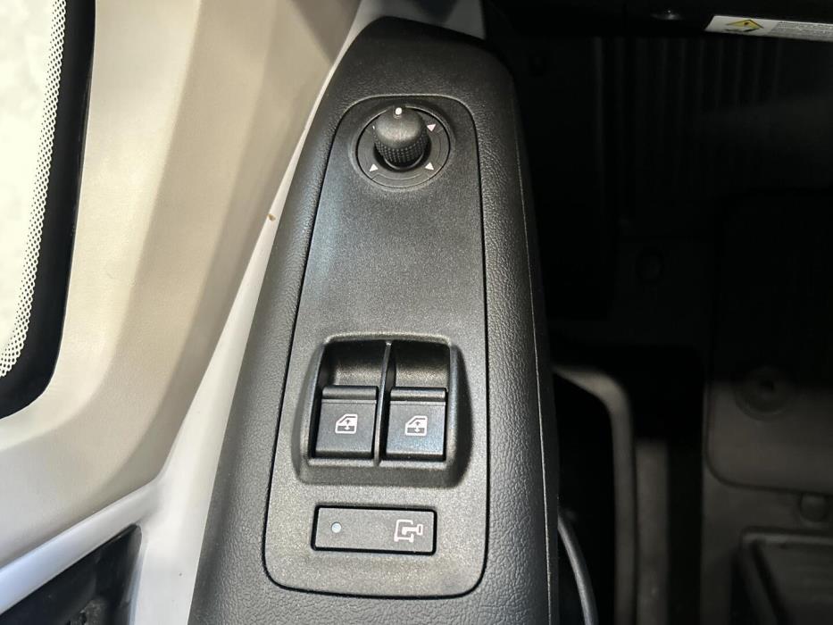 ROADCAR VAN R 640 2023