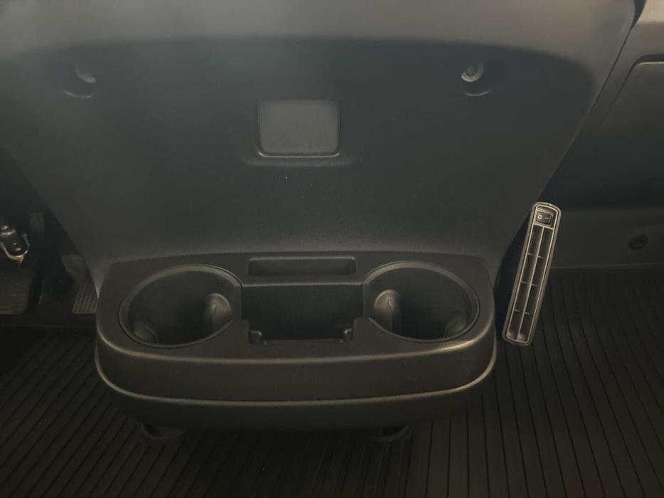 ROADCAR VAN R 640 2023