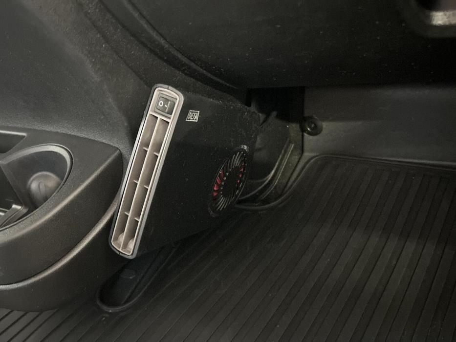 ROADCAR VAN R 640 2023