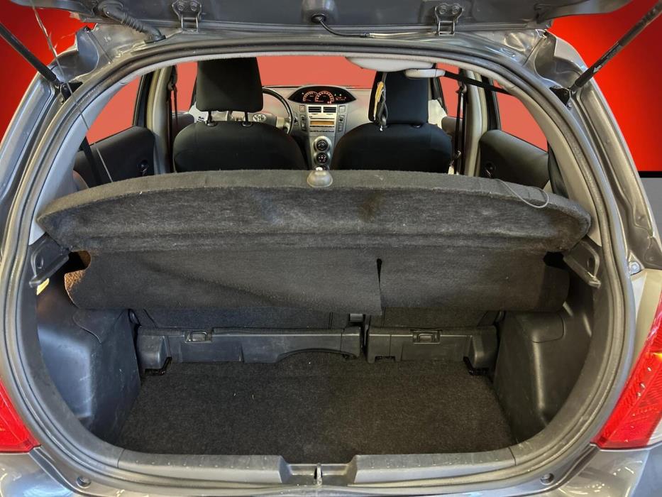TOYOTA Yaris 2010