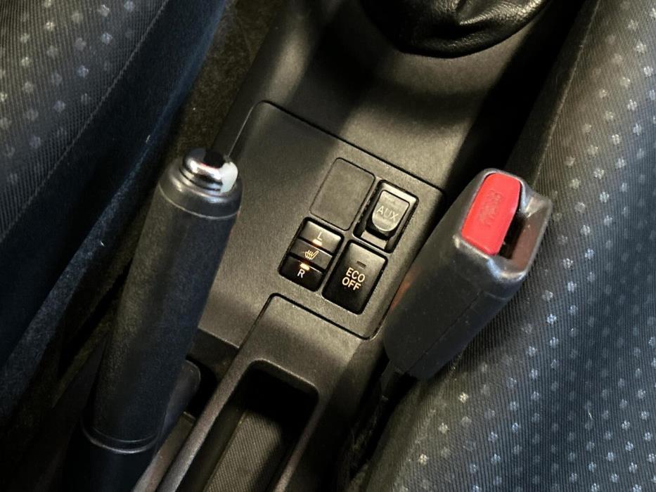 TOYOTA Yaris 2010