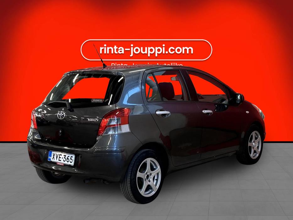 TOYOTA Yaris 2010