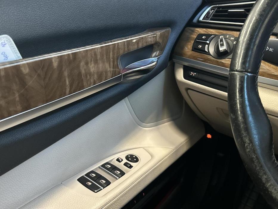 BMW 740 2010