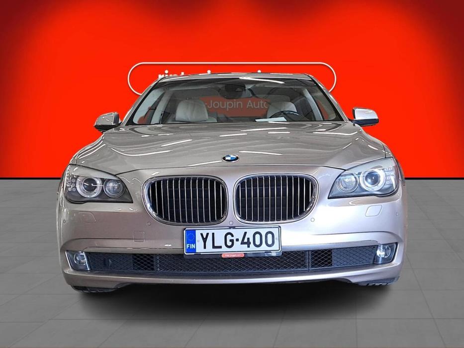 BMW 740 2010