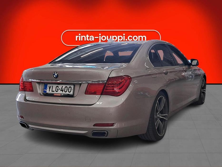 BMW 740 2010
