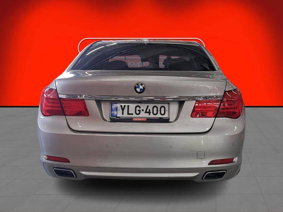 BMW 740 2010