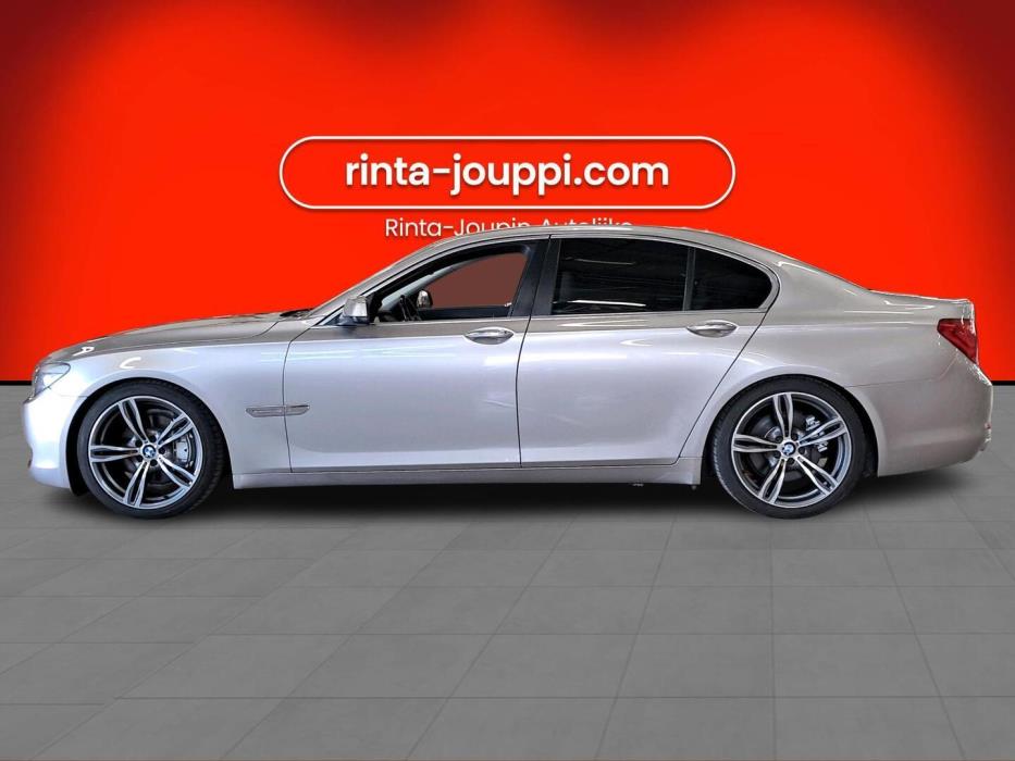 BMW 740 2010
