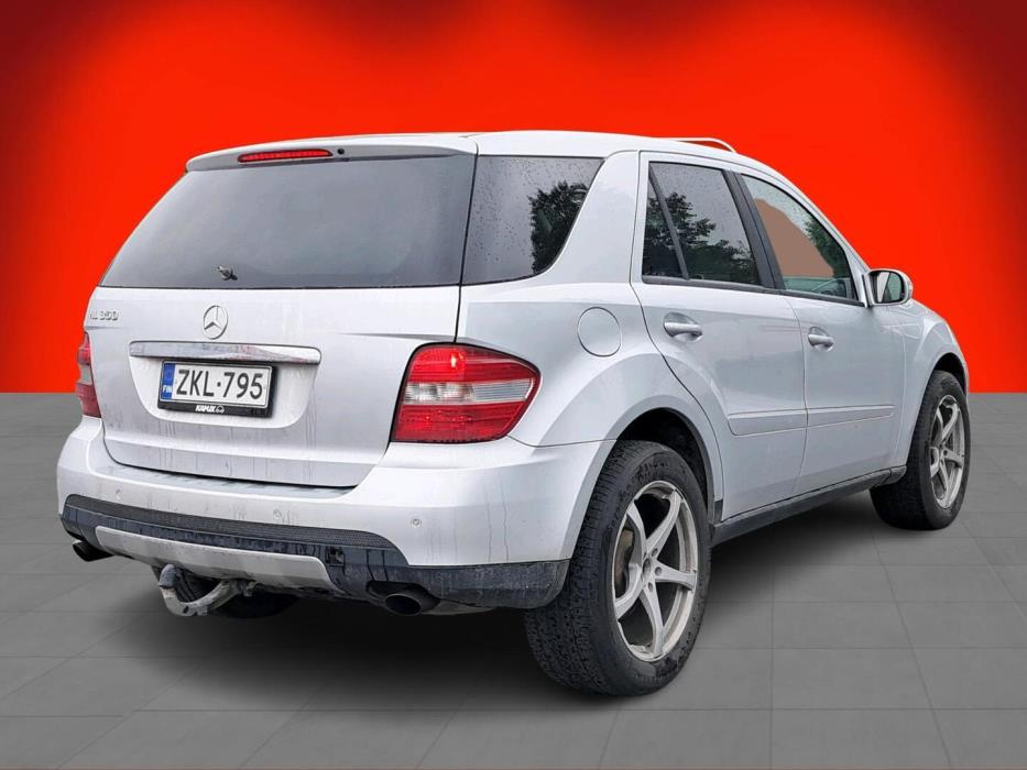 MERCEDES-BENZ ML 2005