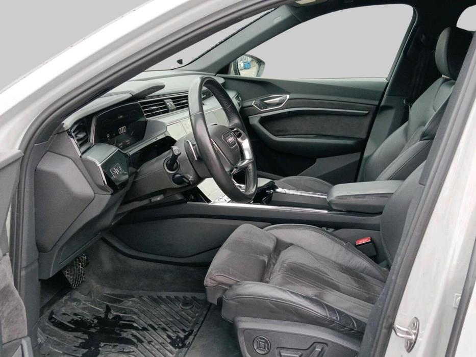 AUDI e-tron 2019