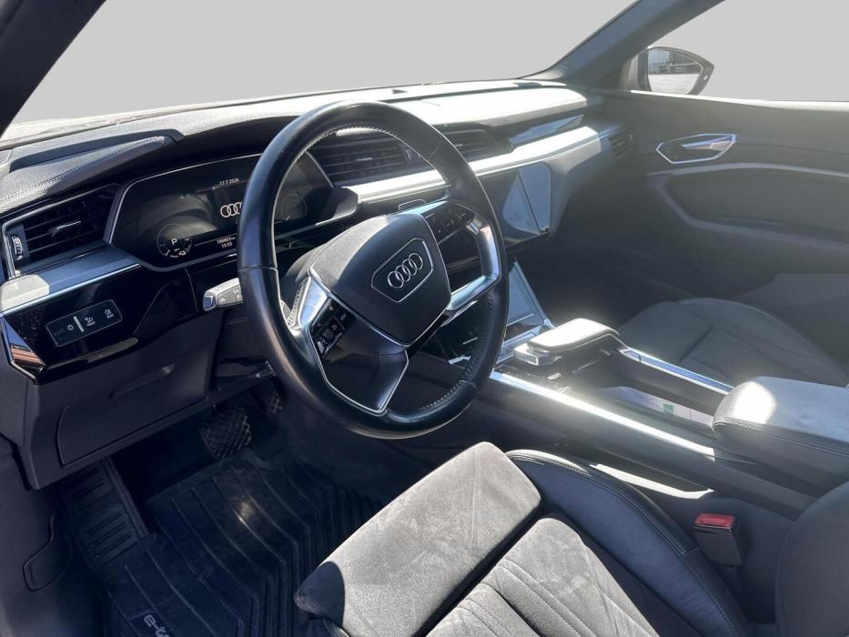 AUDI e-tron 2019