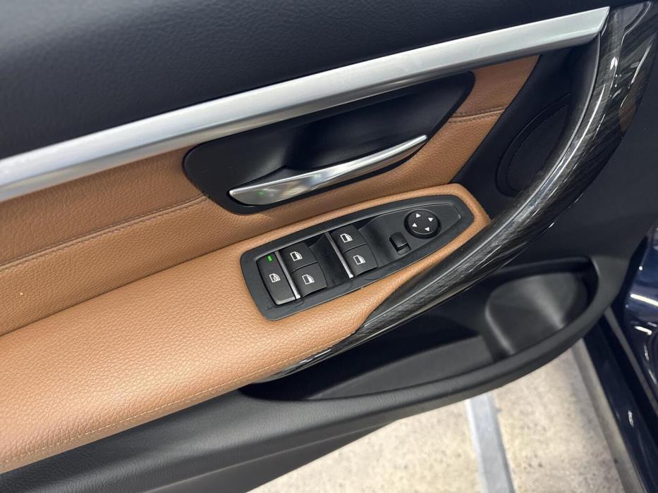 BMW 330 2016