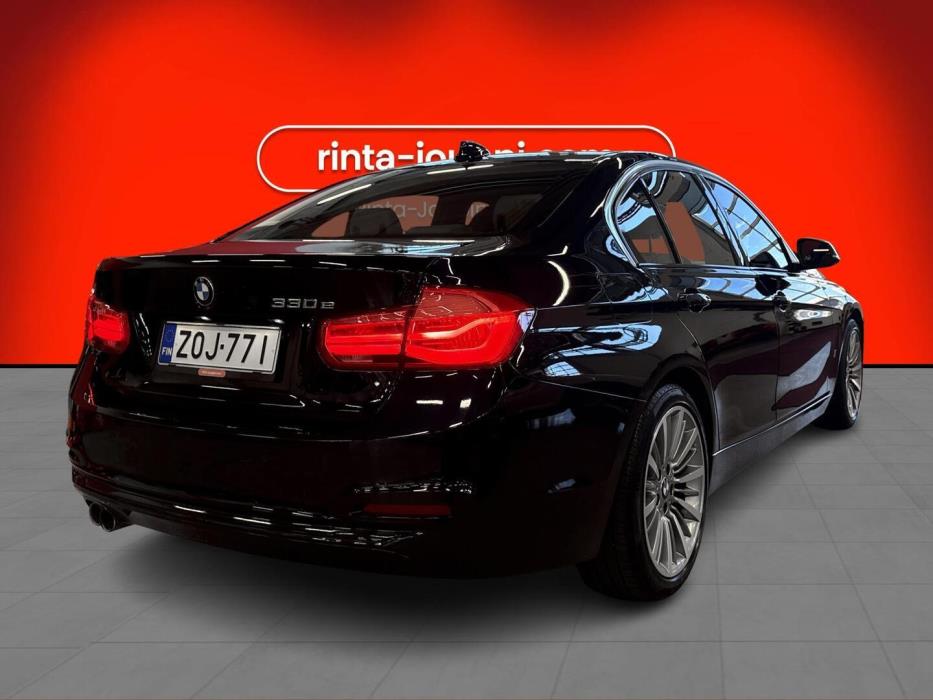 BMW 330 2016