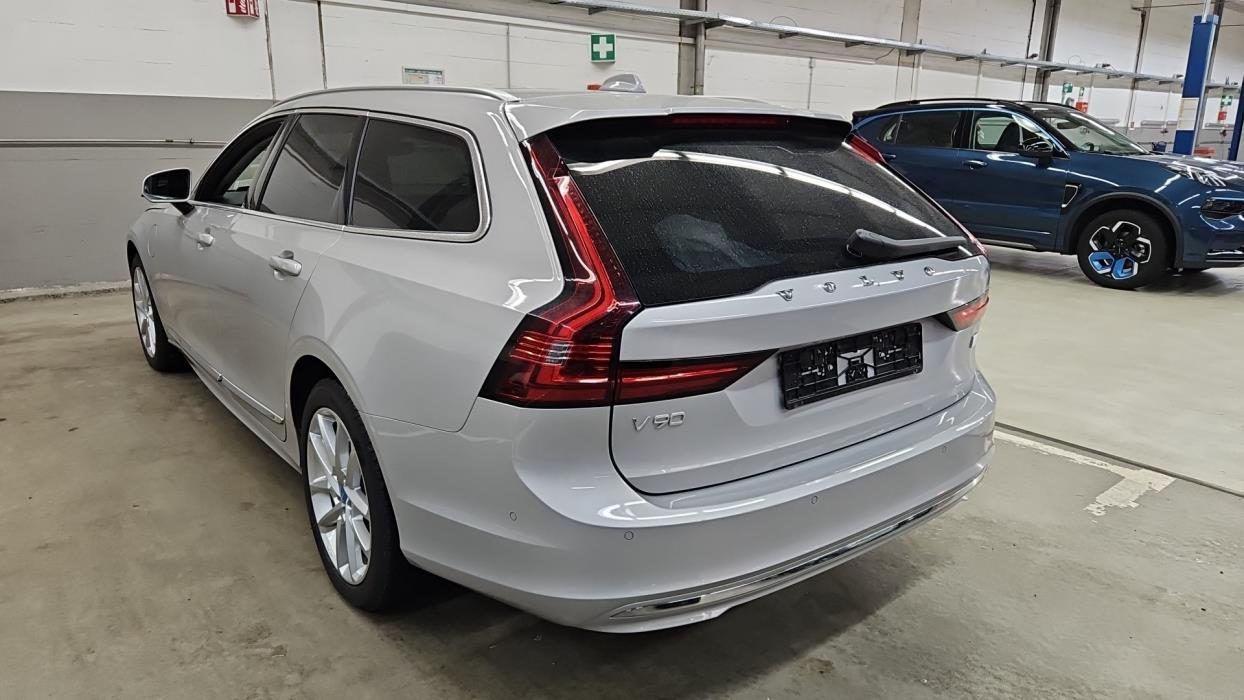 VOLVO V90 2023