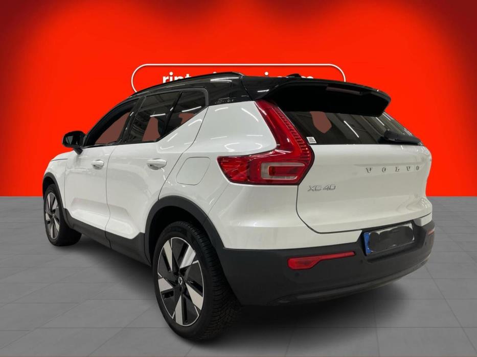VOLVO XC40 2023