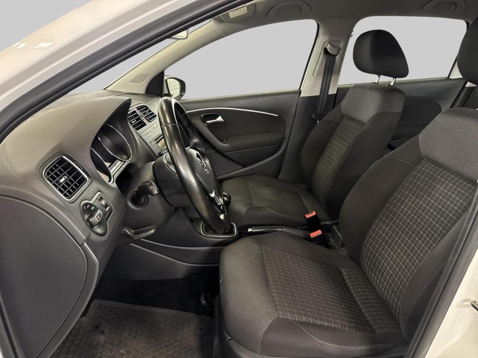 VOLKSWAGEN Polo 2015