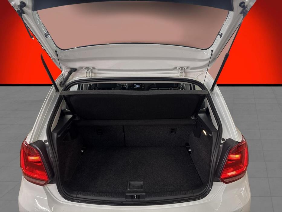 VOLKSWAGEN Polo 2015