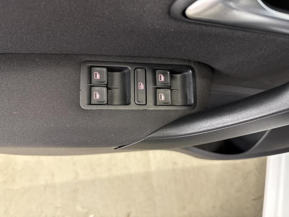 VOLKSWAGEN Polo 2015