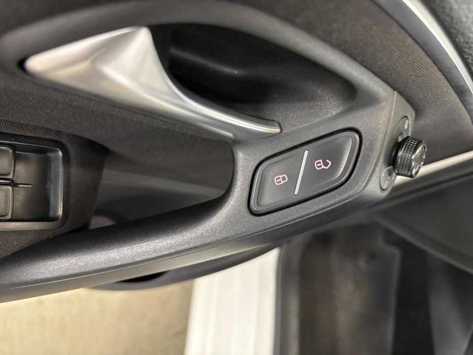VOLKSWAGEN Polo 2015