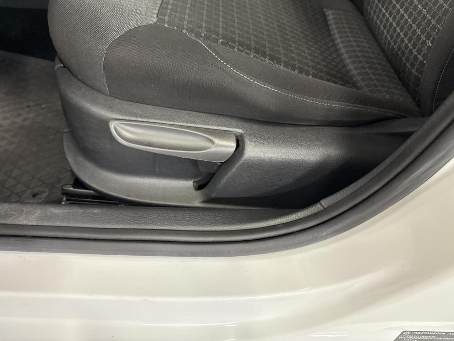 VOLKSWAGEN Polo 2015