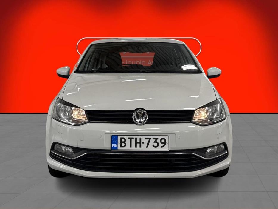 VOLKSWAGEN Polo 2015