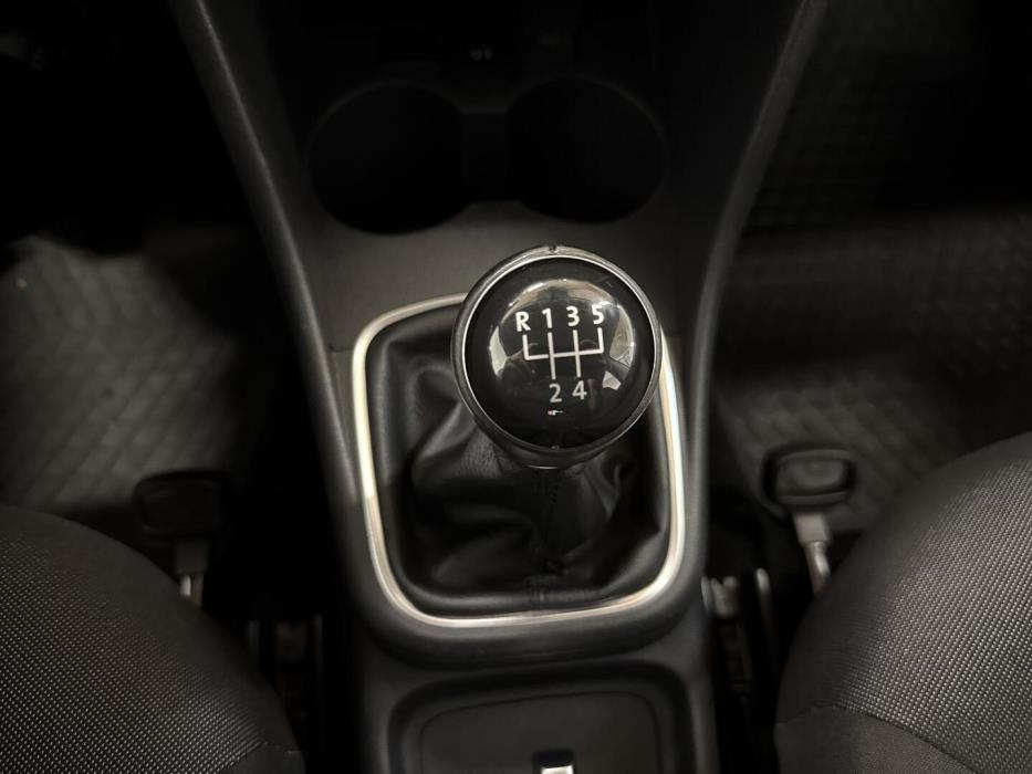 VOLKSWAGEN Polo 2015
