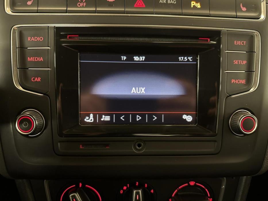 VOLKSWAGEN Polo 2015